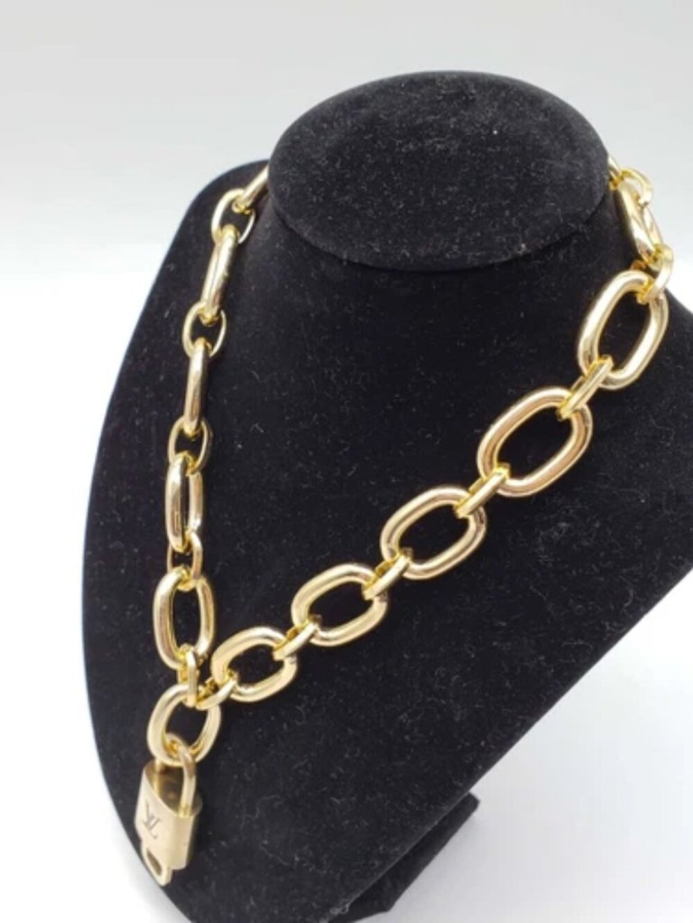 Gold-Plated Necklace with Authentic Louis Vuitton Padlock - Picture 13 of 14